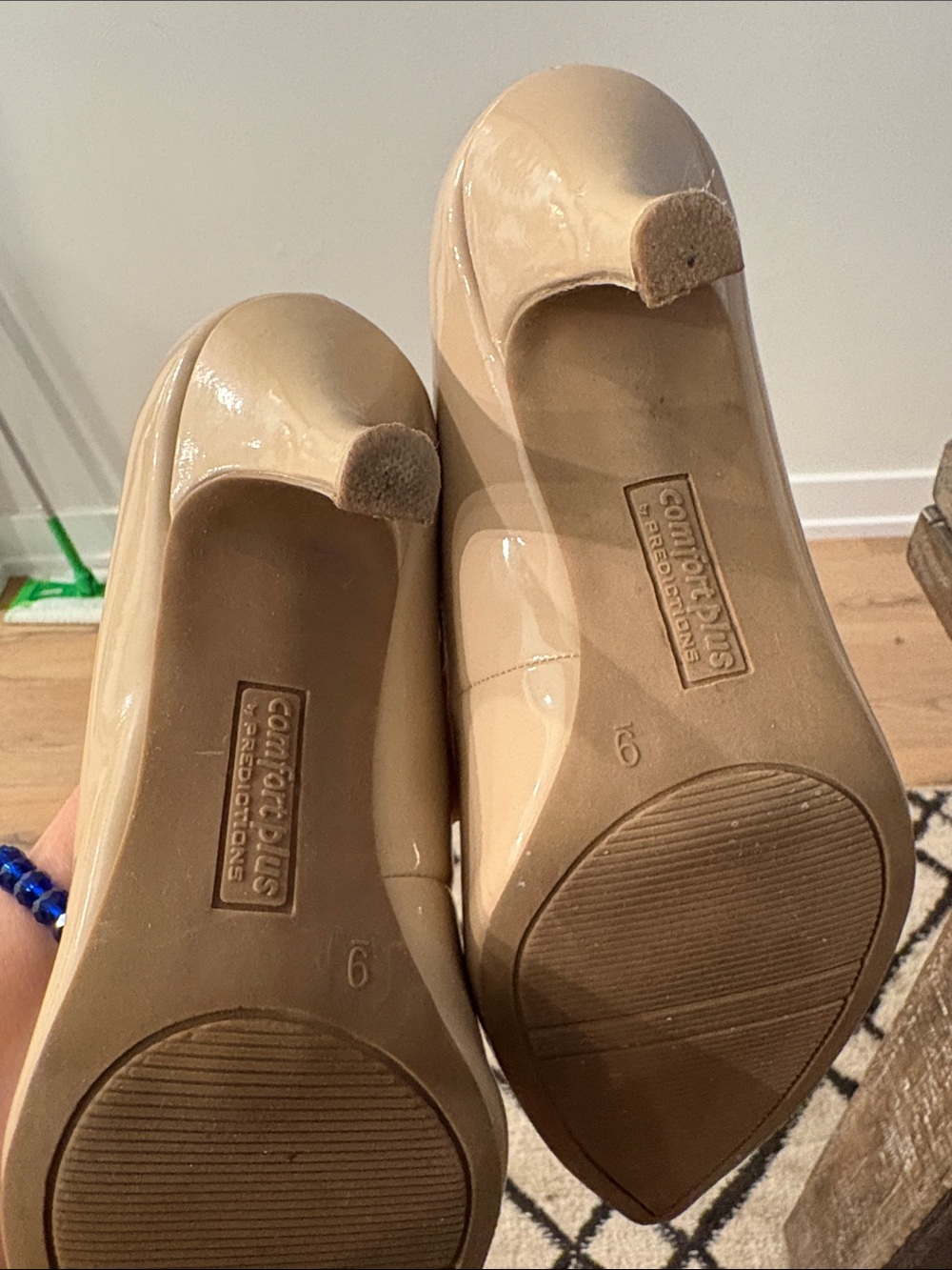 Bundle! Beige Patent Pointed-Toe Pumps - Picture 3 of 4